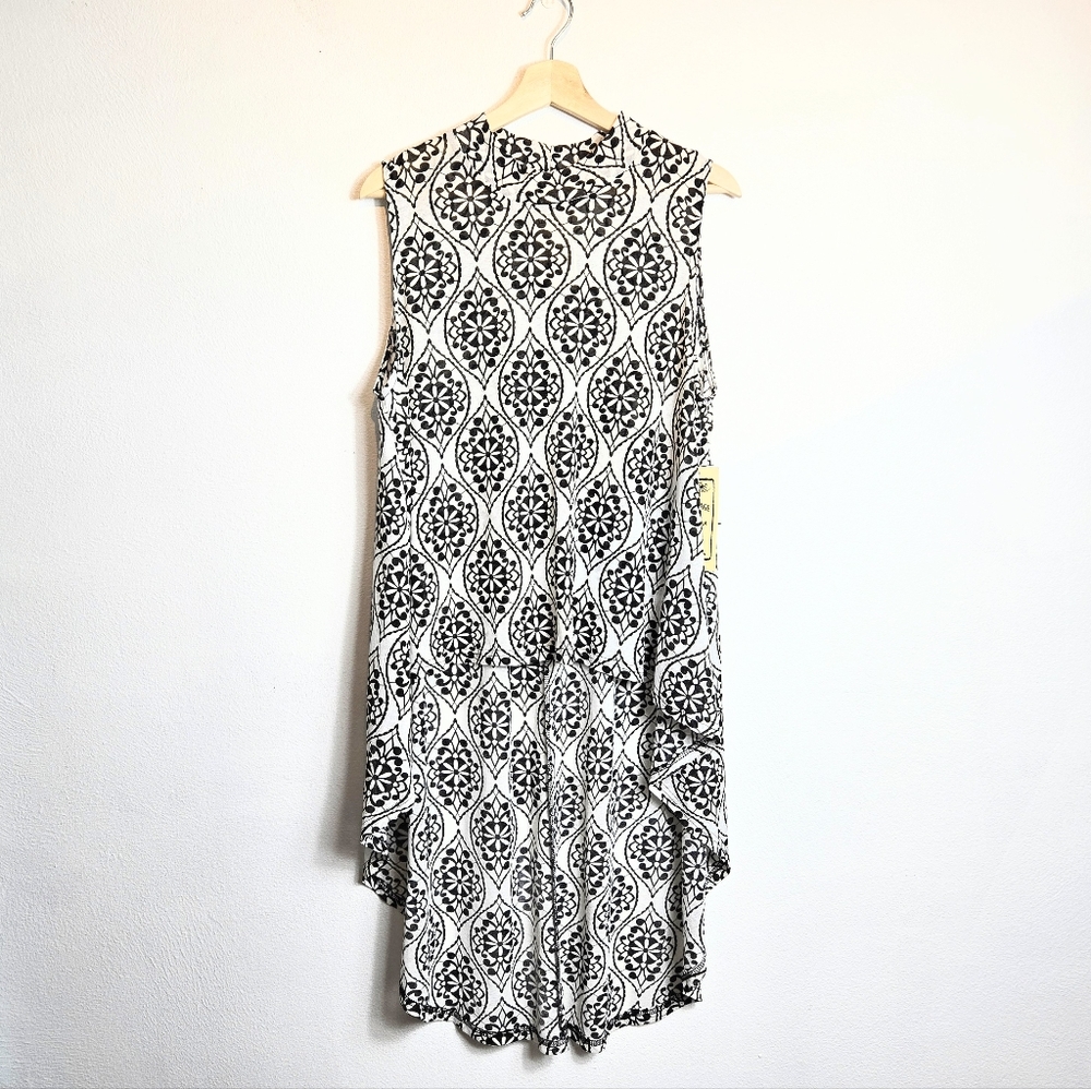 NEW Vintage Concept Black And White High Low Sleeveless Tunic Top Size Large